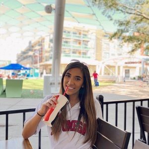 Meet your Posher, Raquel